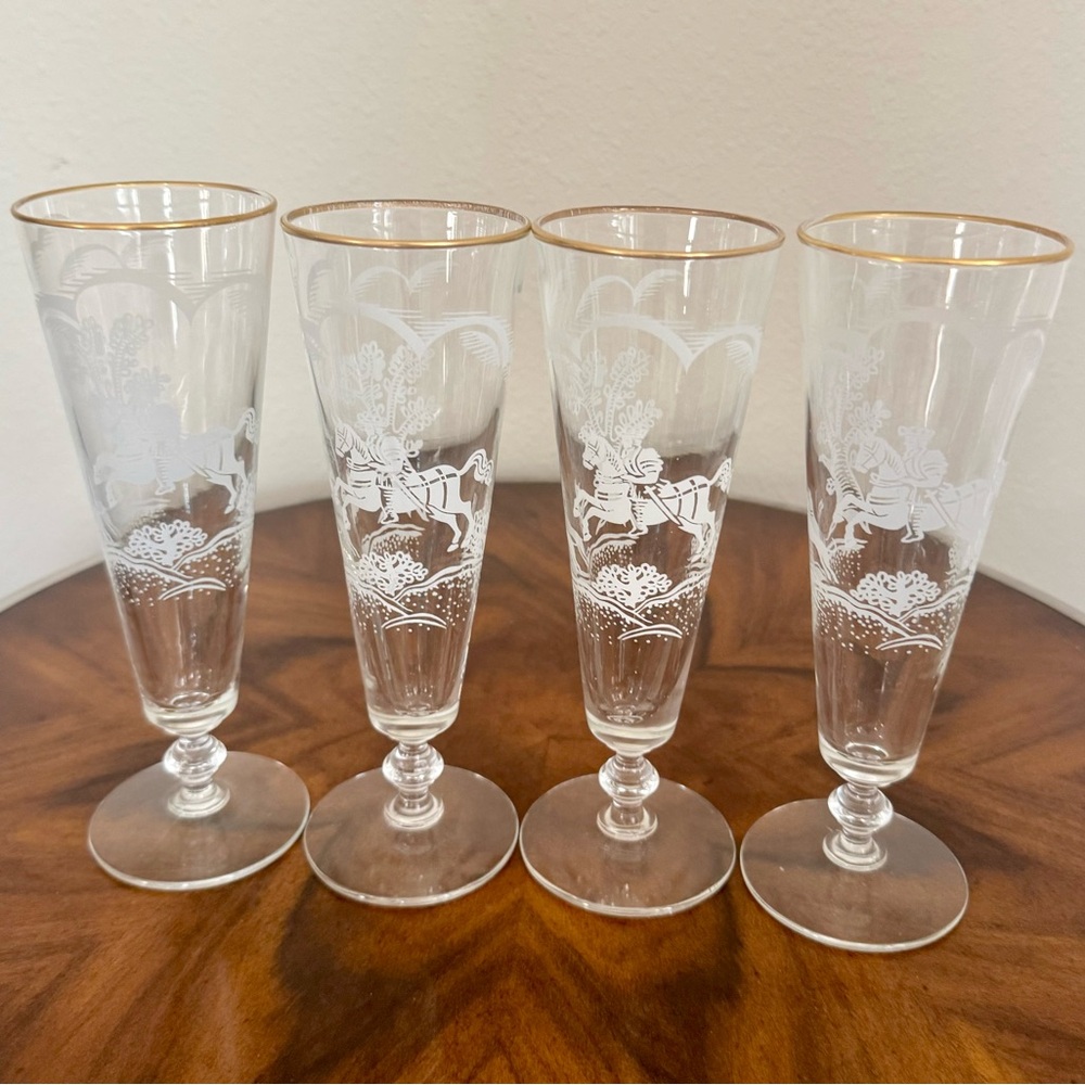 4 Elegant Vintage Etched 8oz. Pilsner Glasses with Gold Rim  Horse & Hound hunt